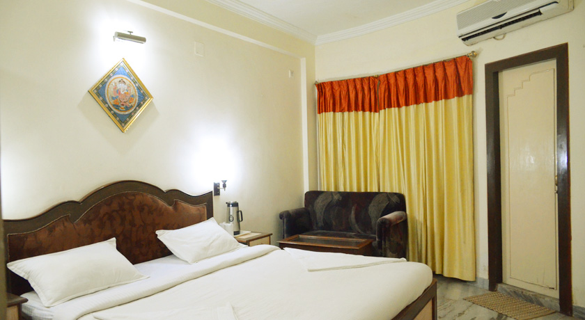 Hotel Gajapati - Bedroom 1